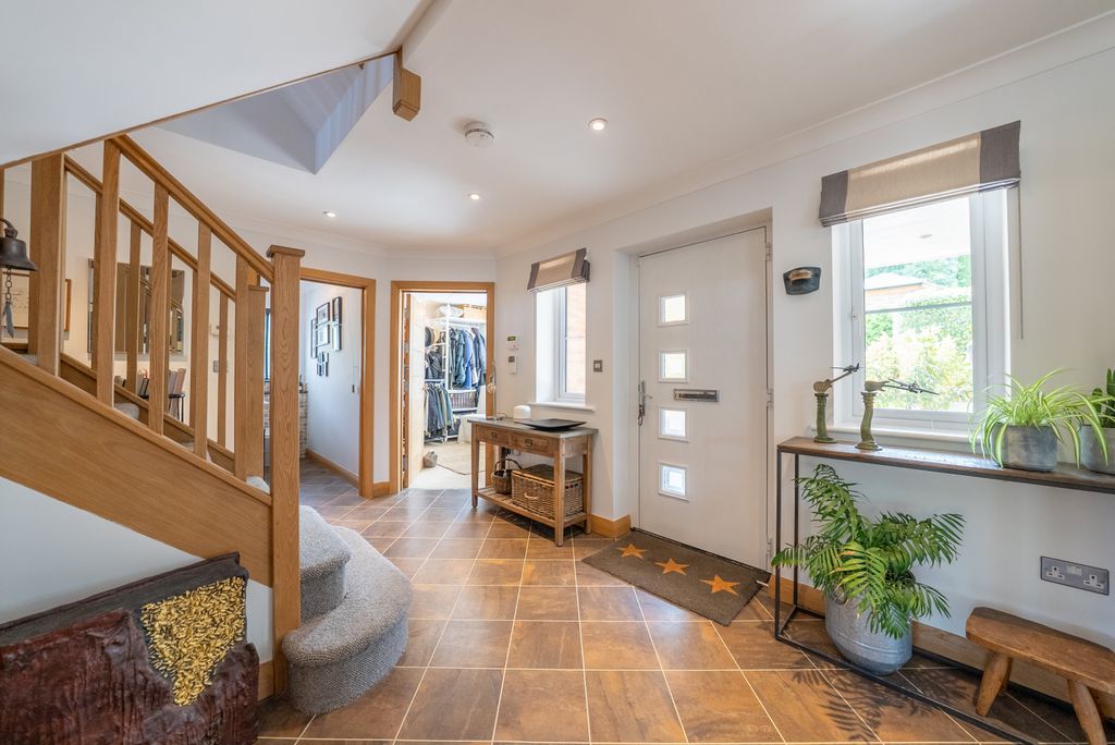 Property photo 2 of 41