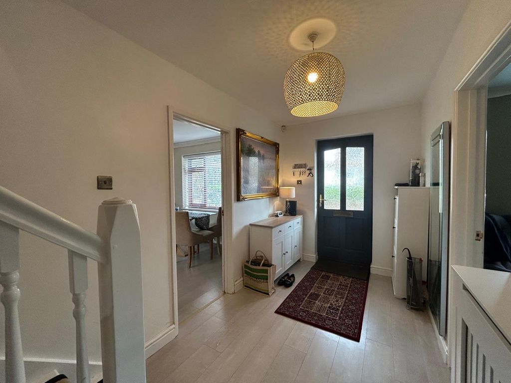 Property photo 2 of 19 Hallway