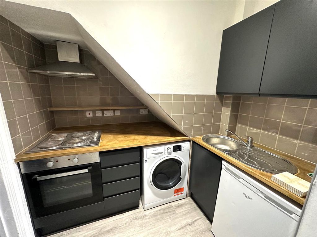 Property photo 2 of 6 01923 228822