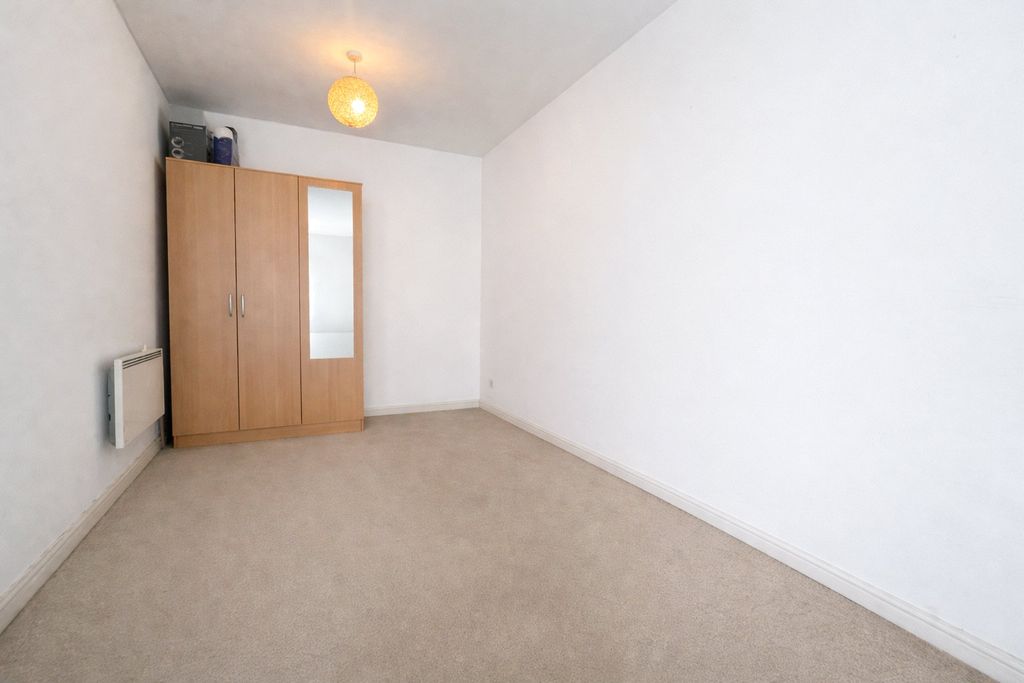 Property photo 3 of 8 Reverse Lounge