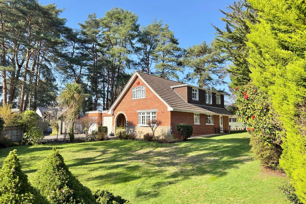 Property photo 1 of 32 4/5 Bed Detached Chalet Home