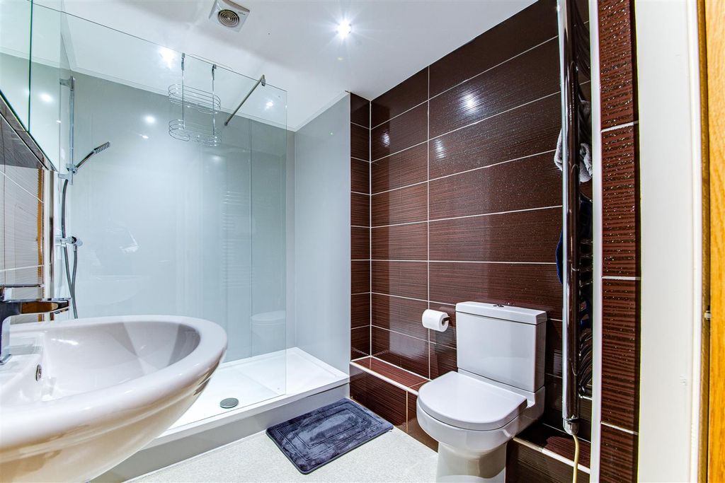 Property photo 2 of 9 Bathroom 1.1.Jpg