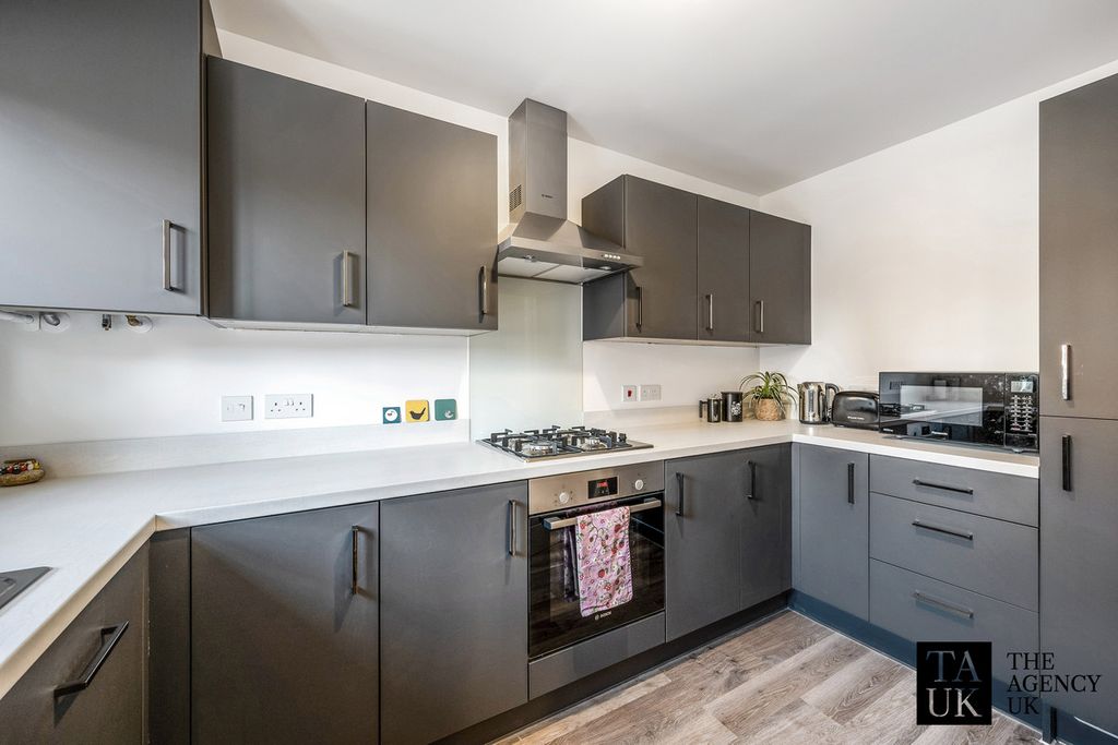 Property photo 3 of 22