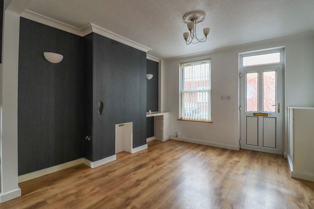 Property photo 3 of 12 4679237