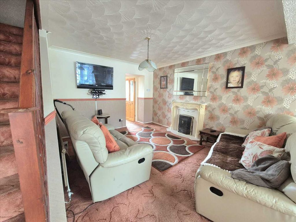 Property photo 3 of 23 Lounge