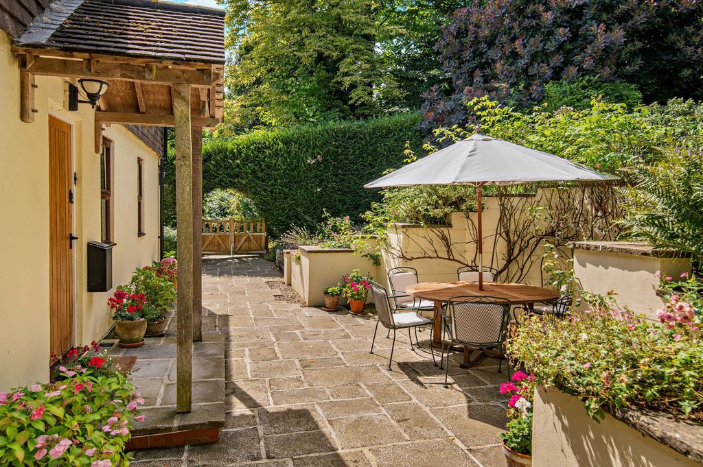 Property photo 1 of 11 Terrace