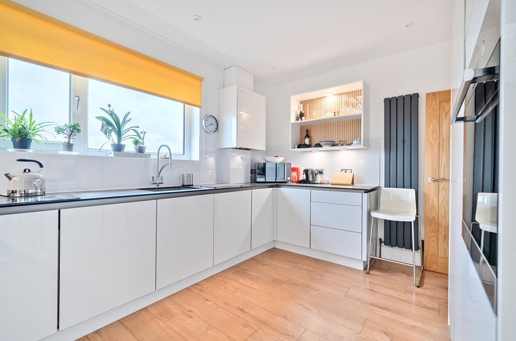 Property photo 2 of 25 2 - 1407297-10-6980F2...