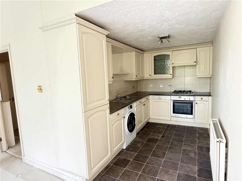 Property photo 3 of 16 Kitchen