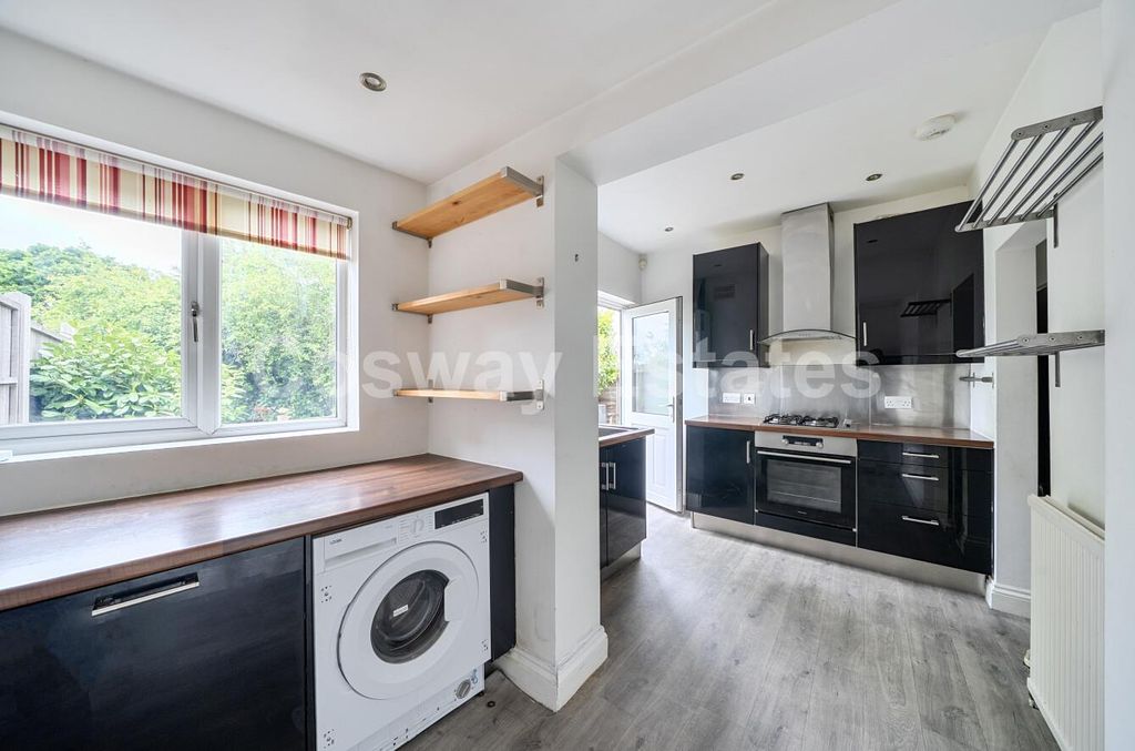 Property photo 3 of 9 328Fad9A-0377-4365-A44d-5d49896dab1c.Jpg