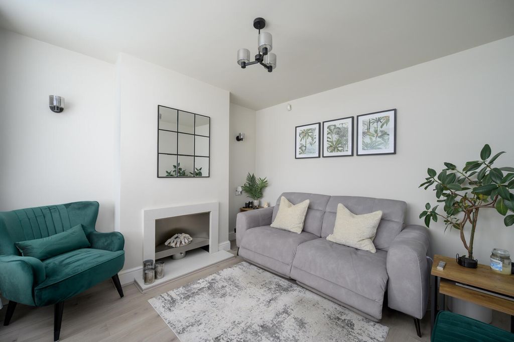 Property photo 3 of 15 Living Room