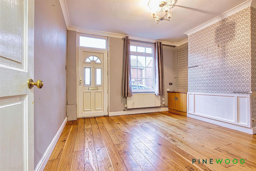 Property photo 2 of 15 Lounge