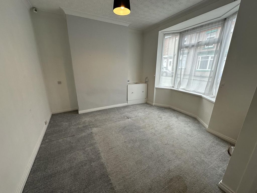 Property photo 2 of 7 Living Room