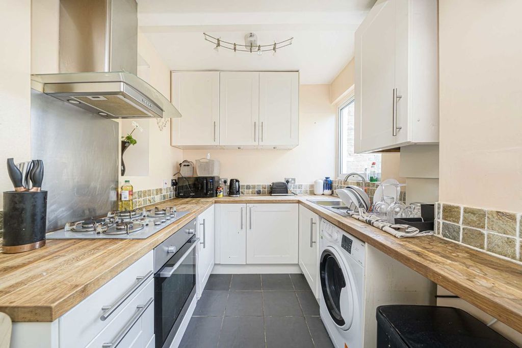 Property photo 3 of 6