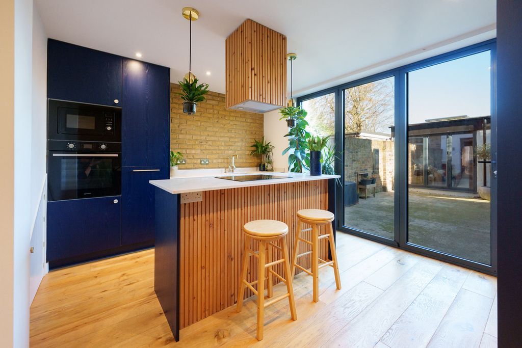 Property photo 2 of 27