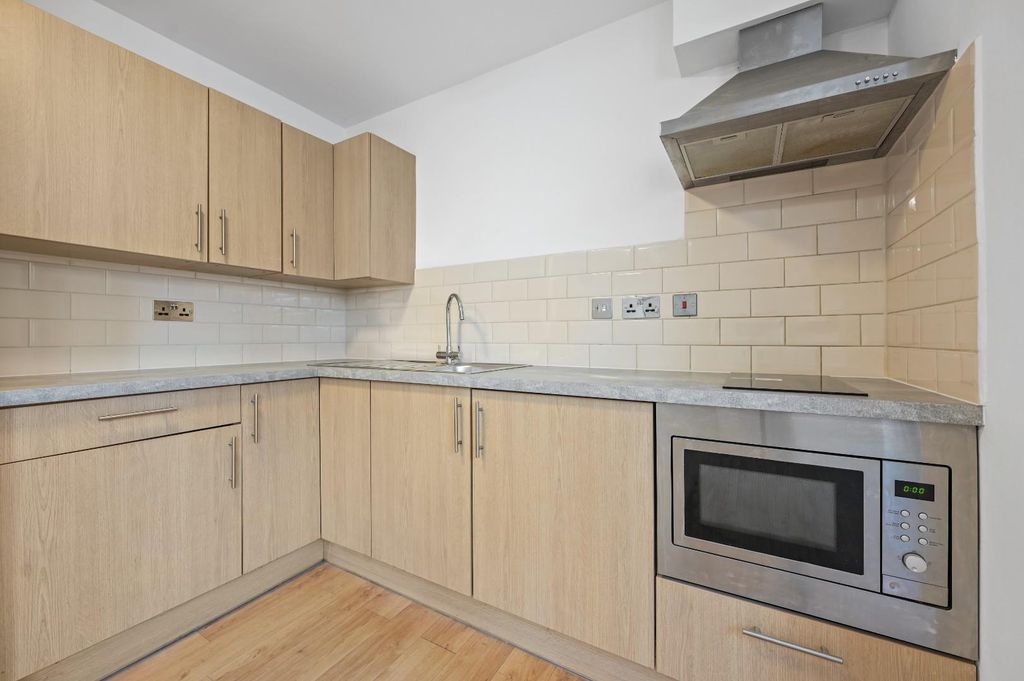 Property photo 2 of 5 Shepherds Bush Road