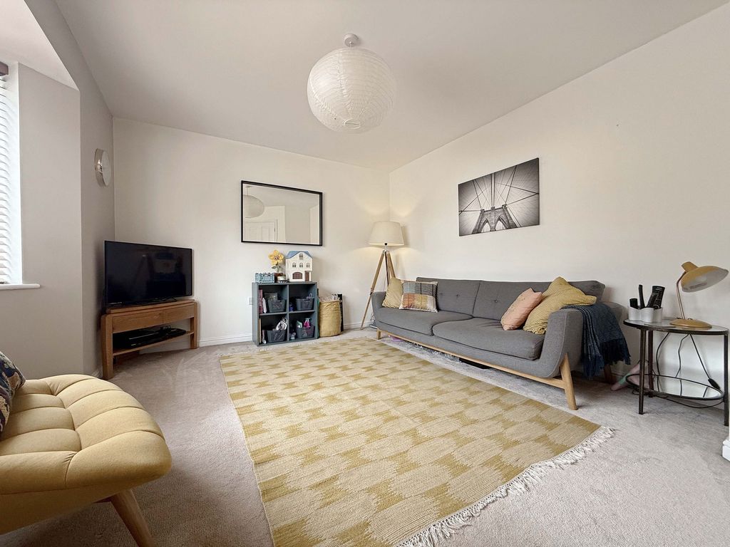 Property photo 3 of 28