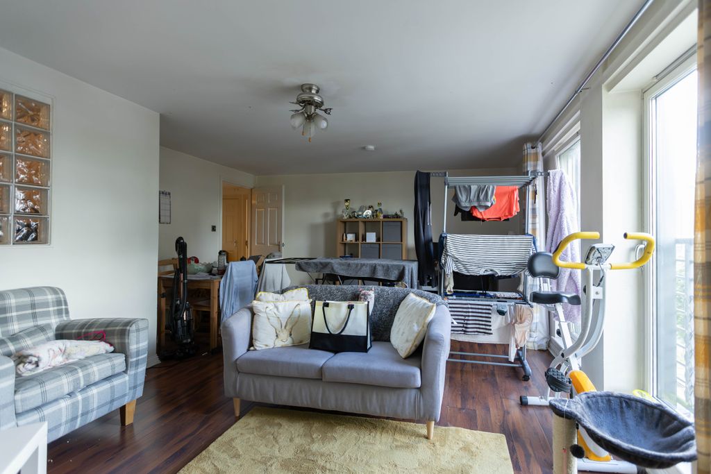 Property photo 3 of 34