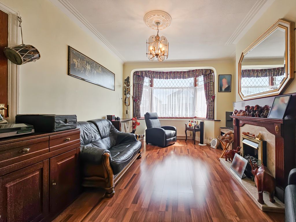 Property photo 2 of 27