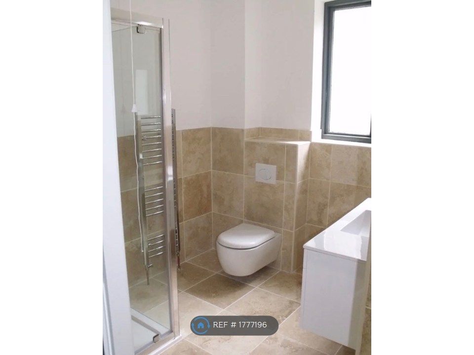 Property photo 2 of 8 Bathroom