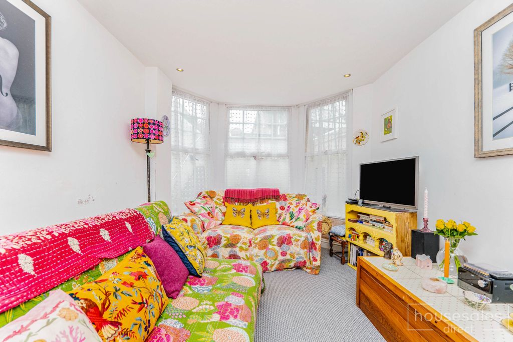 Property photo 2 of 12