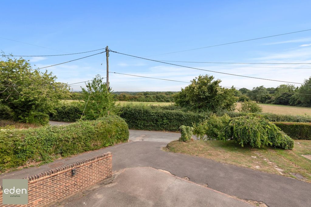 Property photo 2 of 27