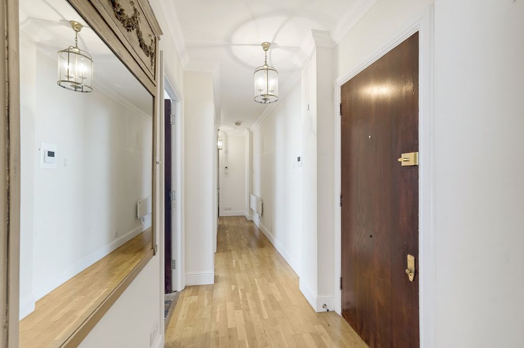 Property photo 3 of 8 Hallway