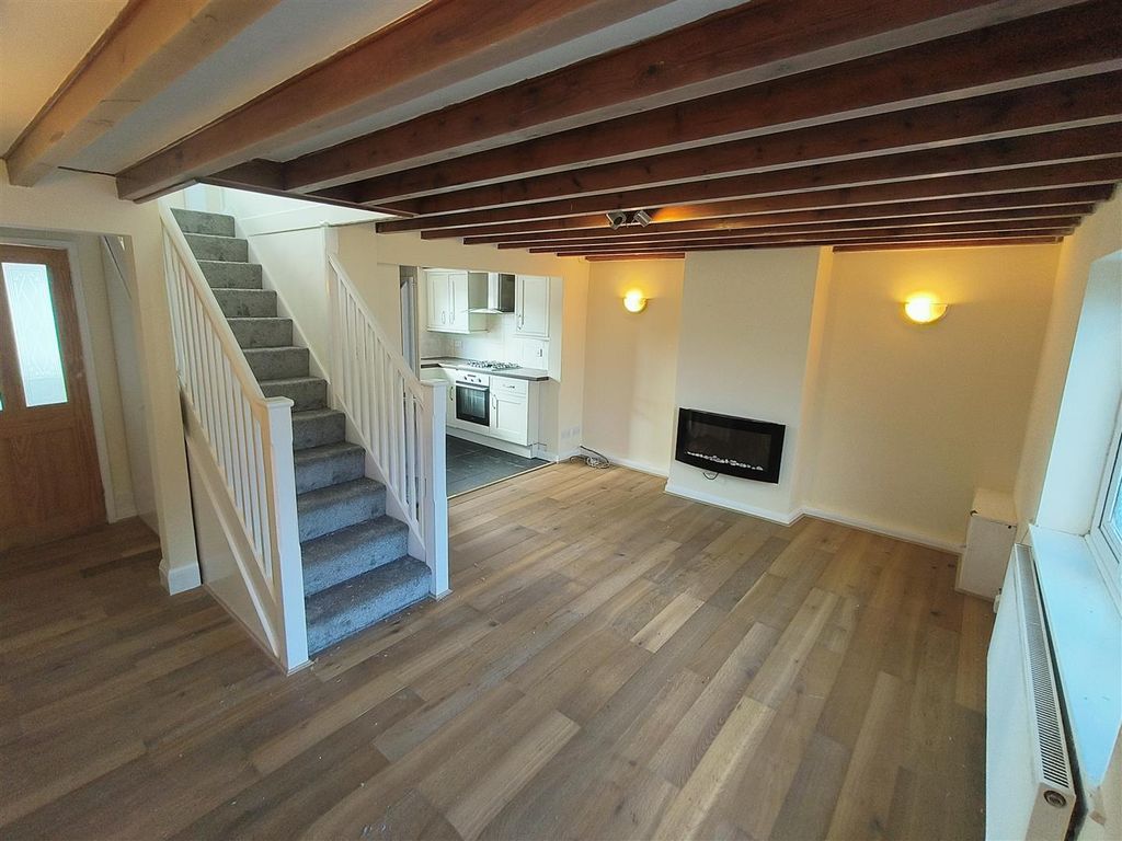 Property photo 2 of 17 Livingroom.Jpg