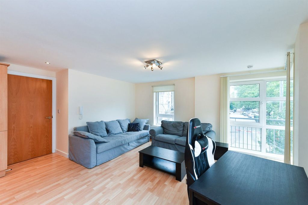 Property photo 3 of 11