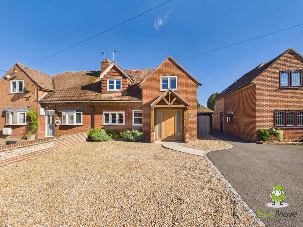 Property photo 1 of 37 Ewemove Estate Agents Basingstoke
