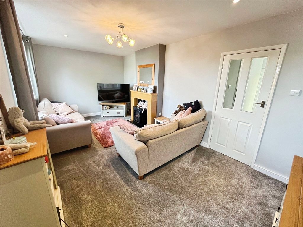 Property photo 3 of 23 Lounge