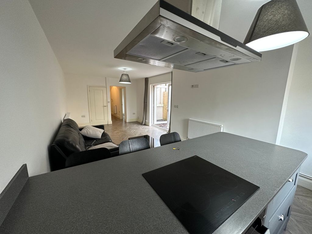 Property photo 1 of 15 Breakfast Bar