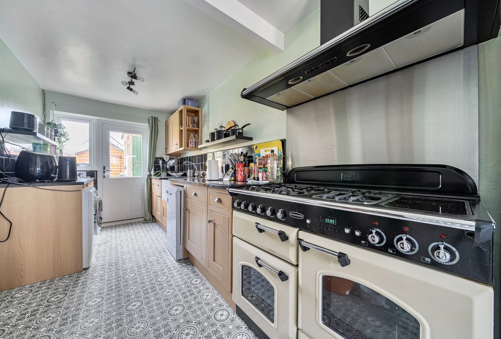 Property photo 2 of 13 1433115-12-69c131...