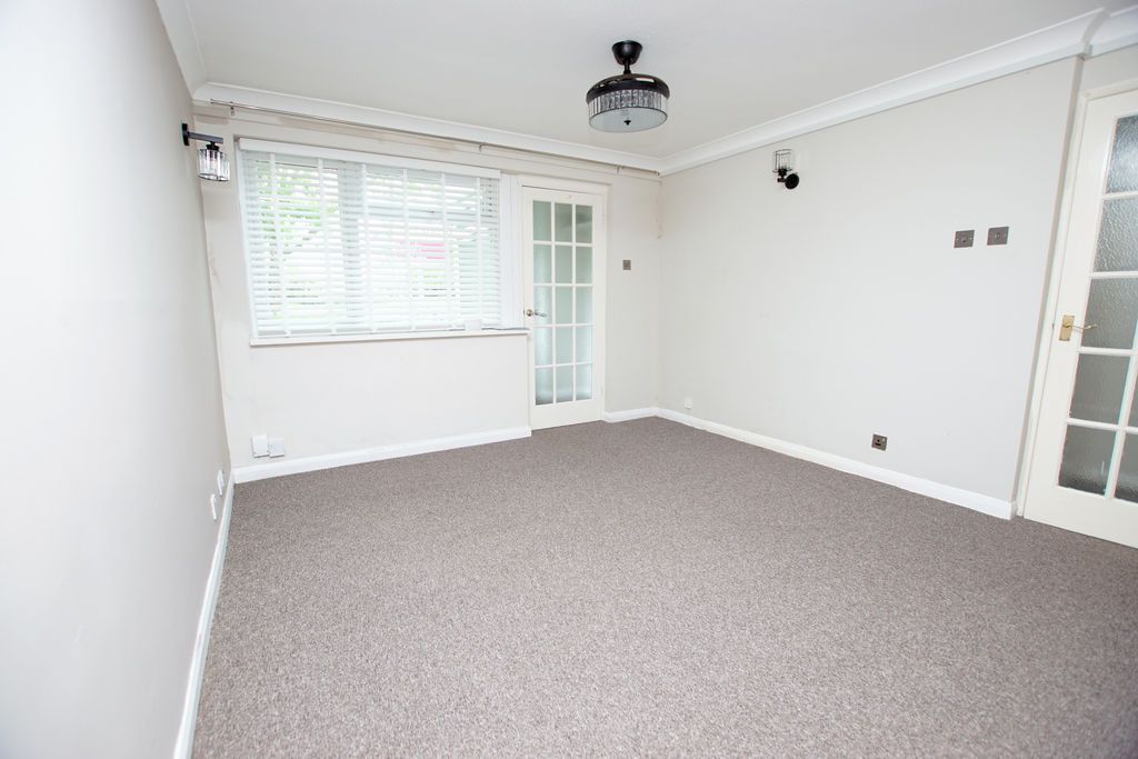 Property photo 2 of 12 Lounge
