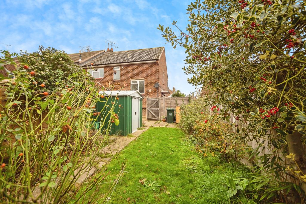 Property photo 2 of 13 Garden