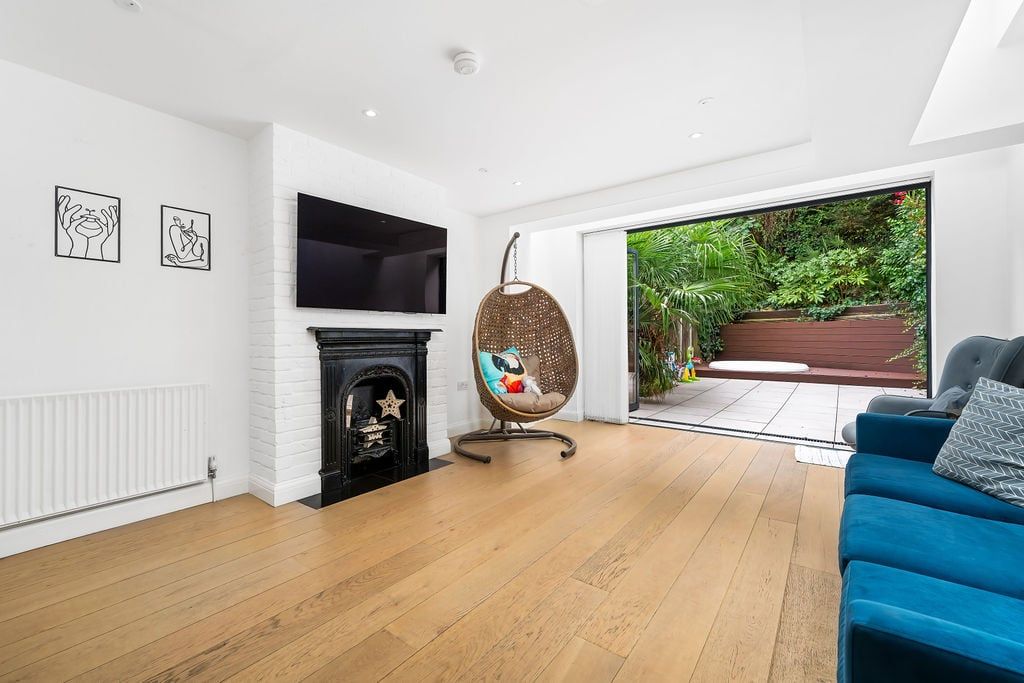 Property photo 2 of 21