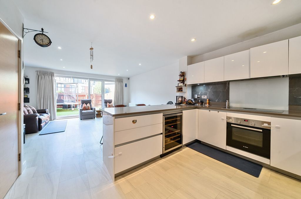 Property photo 2 of 25 1320283-16-686E97...