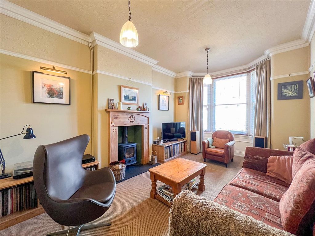 Property photo 2 of 36