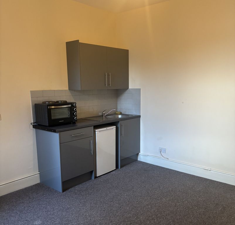 Property photo 1 of 3 Kichenette