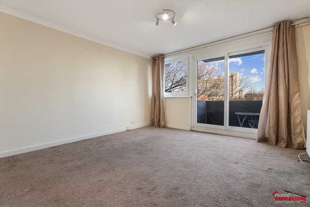 Property photo 2 of 21 Lounge Dining (1)