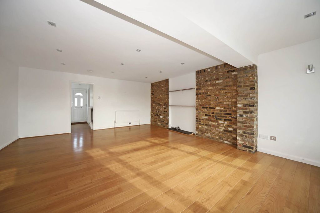 Property photo 3 of 13