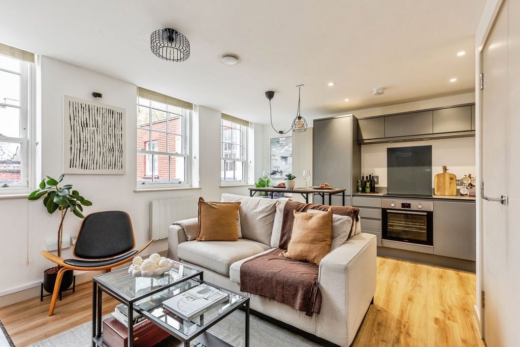 Property photo 2 of 12 Photo