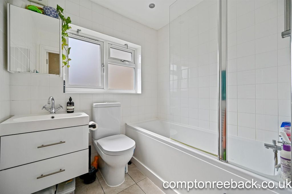 Property photo 3 of 8 Bathroom
