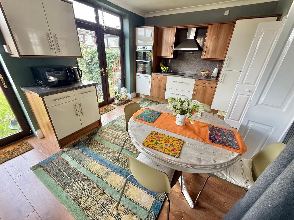 Property photo 3 of 8 Kitchen / Diner