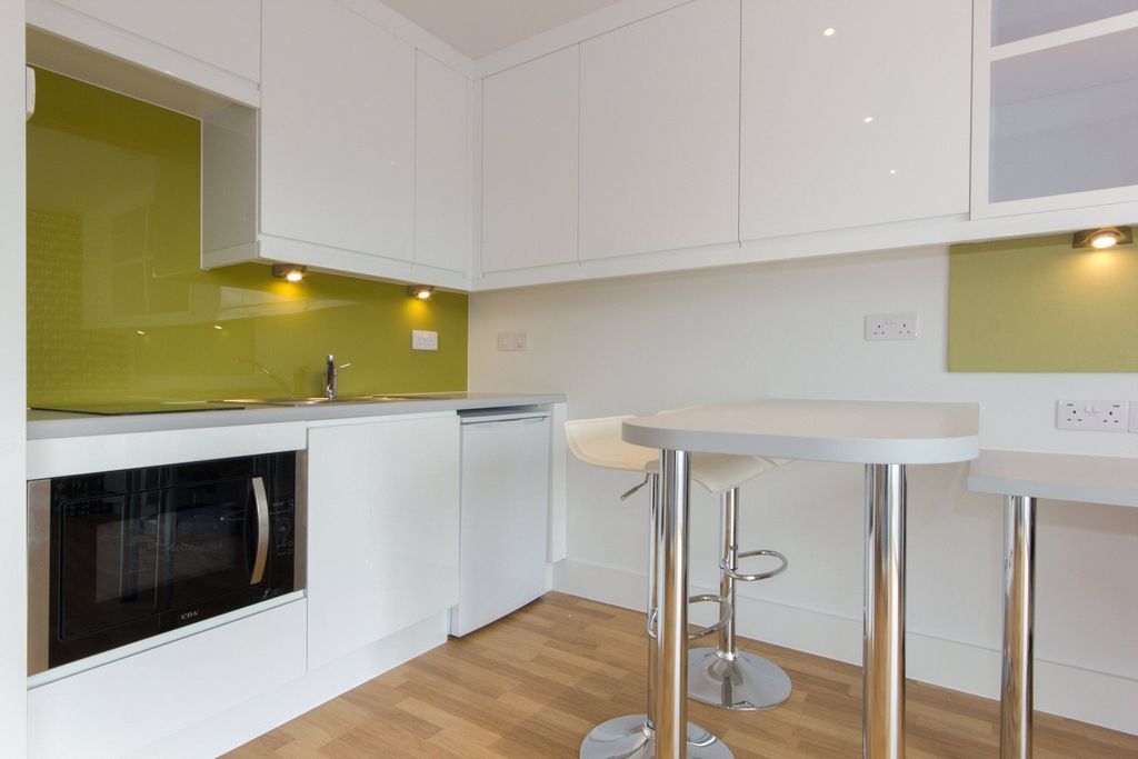 Property photo 2 of 7 Kitchen/Dining Area