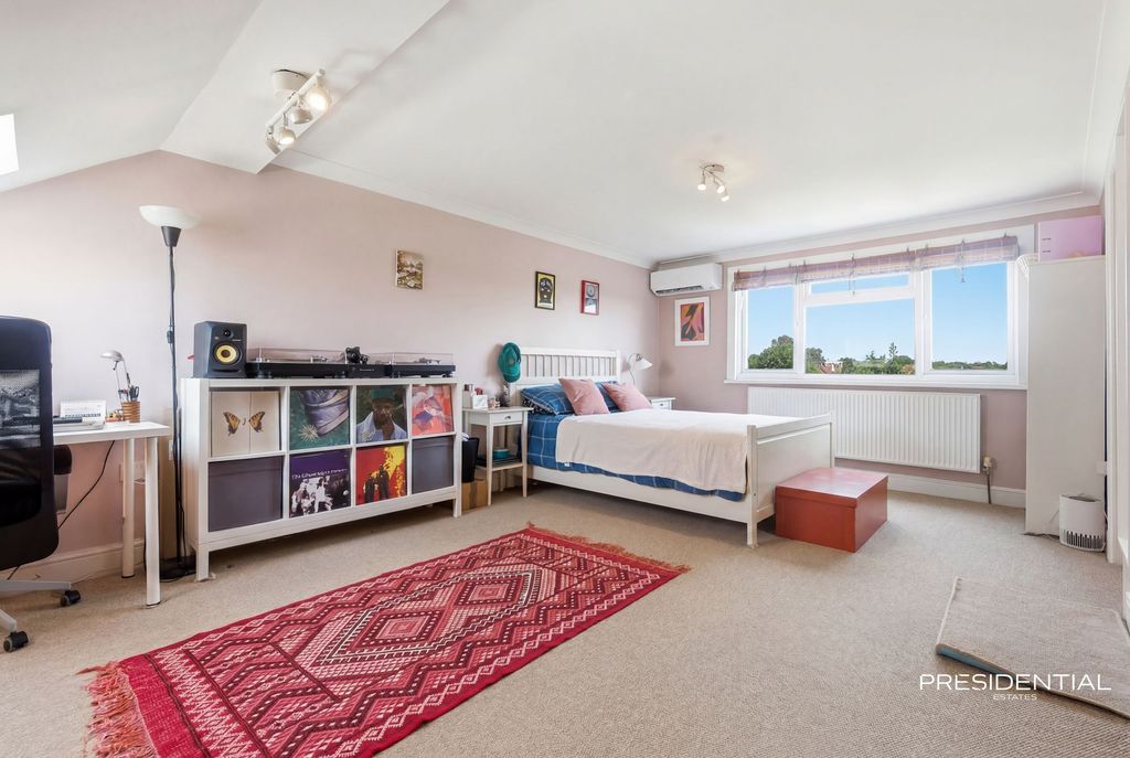Property photo 3 of 46