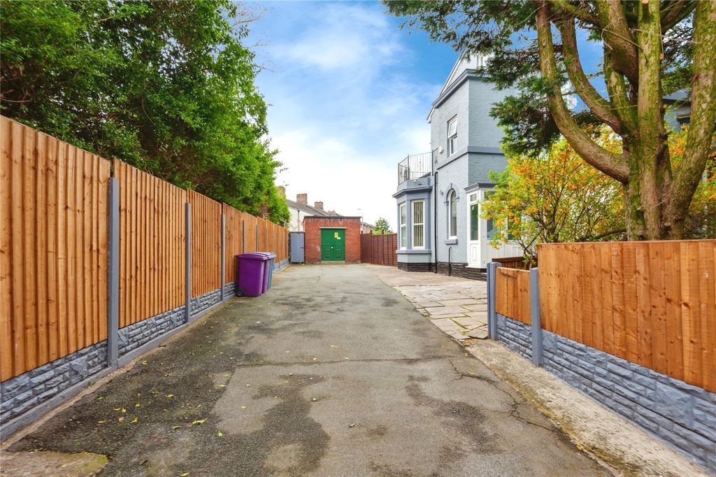 Property photo 2 of 23 Picture No. 24