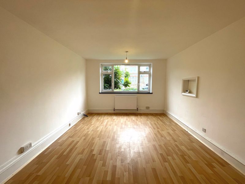 Property photo 2 of 9 Photo 6