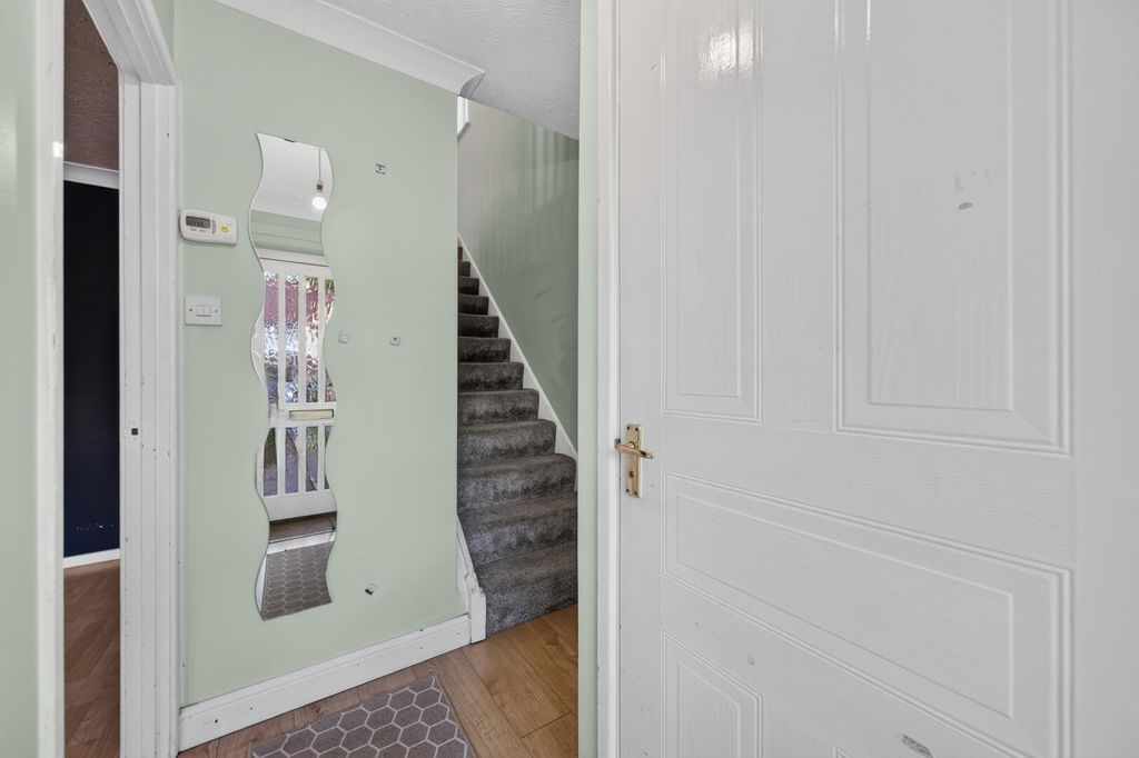 Property photo 3 of 18 Hallway