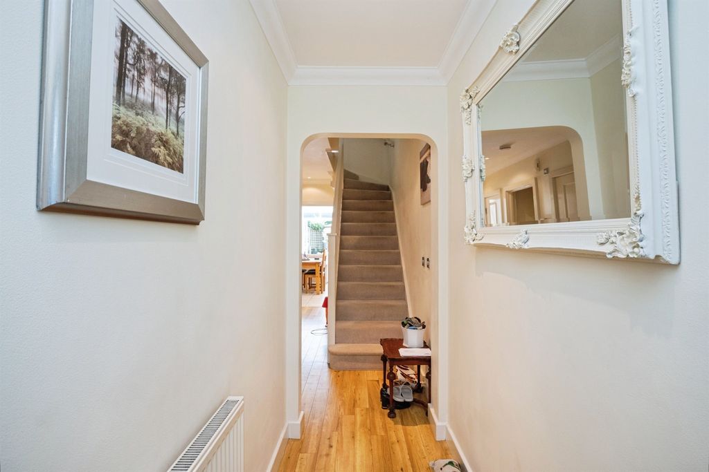 Property photo 2 of 31