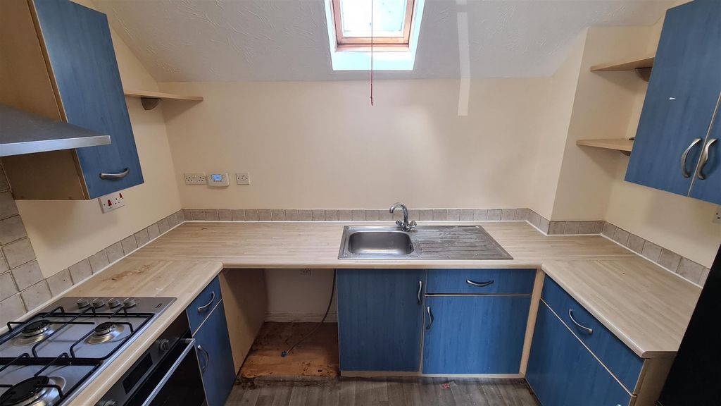 Property photo 3 of 27